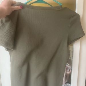 Old Navy lettuce top.